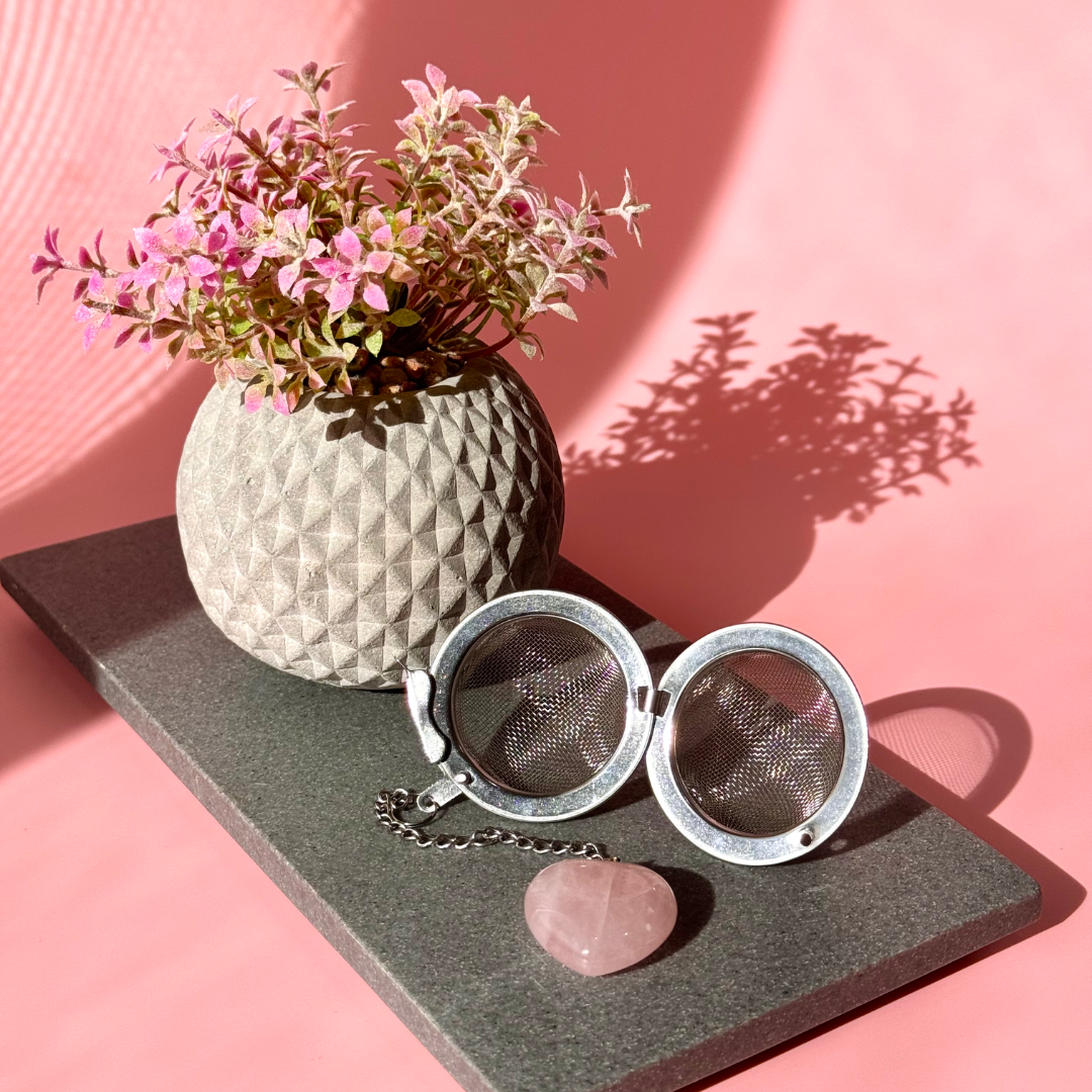 ROSE QUARTZ HEART-SHAPED TEA INFUSER BALL